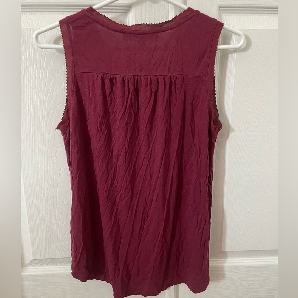 LOFT Woman’s Sleeveless Blouse Size S - Picture 3 of 4